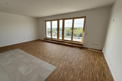 Neubau in Saarbrücken - Maisonettewohnung mit Balkon und Weitblick zu vermieten.