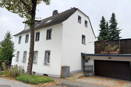 Renovierungsbedürftiges 2-Familienhaus mit Garage und parkähnlichen Grundstück - Haan