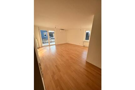 Helle 3 Zimmer Wohnung mit Balkon, Klima in Eggenstein - Eggenstein-Leopoldshafen