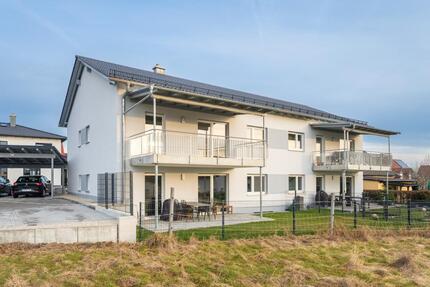 Vermiete zentrale Neubauwohnung mit Garten - Ursensollen