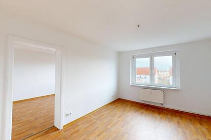**EINZIEHEN UND 2 NKM GESCHENKT BEKOMMEN** Ihr perfektes Familiennest: Schöne 4-Zimmer-Wohnung mit Wannenbad - Wittenberg Lutherstadt