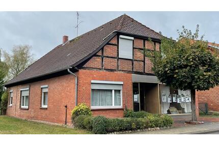 Großes Einfamilienhaus mit Garten und Nebengebäude - Hodenhagen