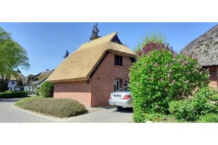 Reetdachhäusche in Groß Zicker, Mönchgut, Rügen; erste Woche= - Sellin