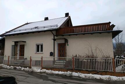 Ein bis Zweifamilienhaus mit Nebengebäude - renovierungsbedürftig - Furth im Wald