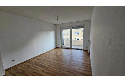 Gemütliche 2-Zimmer-Wohnung mit großem Balkon und neuer EBK - Oschersleben (Bode)