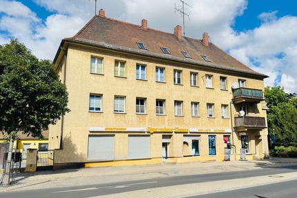 Großes Mehrfamilienhaus mit 3 Gewerbeeinheiten - Coswig