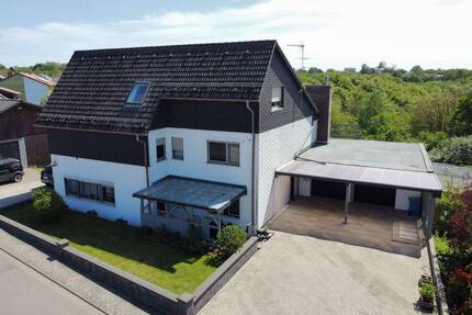 Großzügiges Einfamilienhaus mit Einliegerwohnung und traumhaftem Weitblick! - Schmalenberg