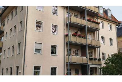Schöne kleine 3 Raum mit Balkon, TG und Aufzug in ruhiger Lage von Dresden Cotta zu verkaufen