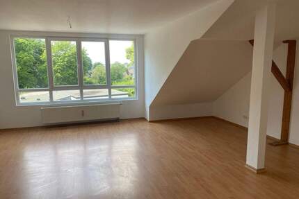 Sehr schöne, renovierte 2-Zimmer-Dachgeschoss-Wohnung mit Einbauküche - nur schriftliche Anfragen - - Nörvenich