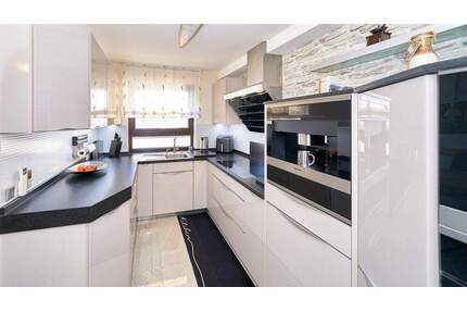 Attraktive 4,5-Zimmer-Wohnung mit Balkon, hochwertiger Ausstattung und TG-Stellplatz mit Wallbox - Großbottwar