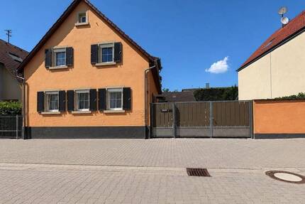 Mehr Raum für Ihre Lebenspläne - attraktives Zwei-in-Eins-Immobilienangebot - Karlsruhe Knielingen