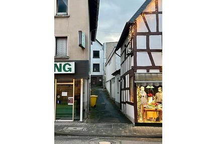 Sanierungsbedürftiges Reihenmittelhaus - Adenau