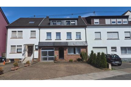 Wohnhaus mit großem Garten - 399.000,00&nbsp;EUR Kaufpreis, ca.&nbsp; 290,00&nbsp;m&sup2; in Ensdorf (PLZ: 66806)