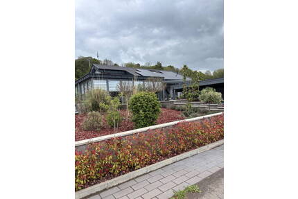 Architektenhaus mit Wintergarten, Doppelgarage, Doppelcarport und 28 kwp Photovoltaik - Oberbettingen