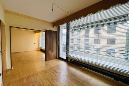 Wohnung zum Kaufen in Düsseldorf 329.000,00 € 90 m²