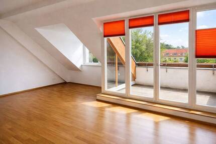Vermietete 3-Zimmer-Dachgeschosswohnung mit sonniger Dachterrasse im historischen Denkmalobjekt in Berlin-Kladow