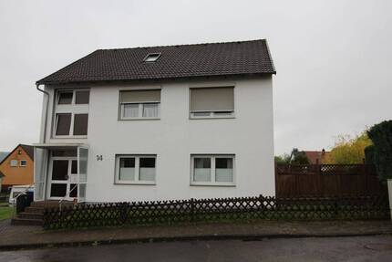 Gepflegtes 3 Familienhaus in vorzüglicher Alleinlage mit guter Substanz - Einbeck Greene
