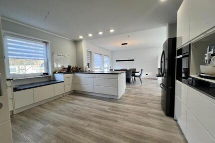 Hohenstein-Breithardt: Ein XXL - Bungalow der Extraklasse mit 350qm Wohnfläche in Wiesenrandlage!