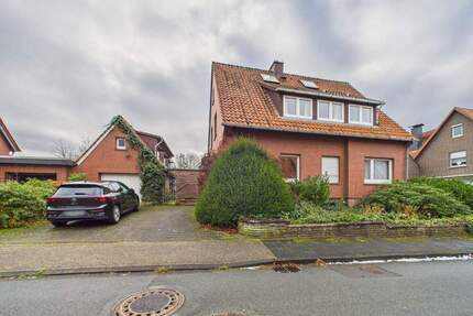 Zweifamilienhaus mit wunderschönen Kamin und Garten + 2 Garagen - Extertal Silixen