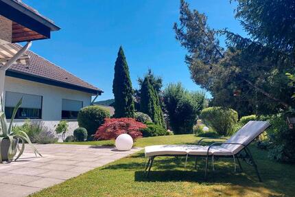 Winkelbungalow mit schönem Garten - Dietingen