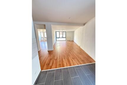 Zentral wohnen am Hallorenring – moderne, helle 2-Zimmer-Wohnung mit Aufzug - Halle (Saale)