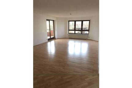 Gut aufgeteilte, ruhig gelegene 4 Zimmer-Wohnung mit Aufzug in Kirchheim-Schafhof. - Kirchheim unter Teck