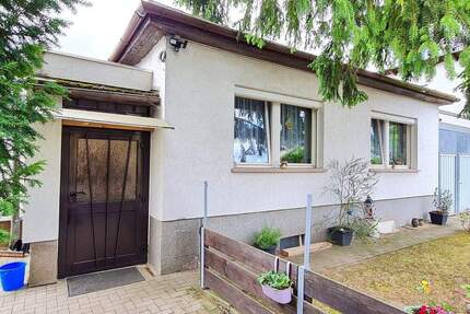 Kleines Häuschen mit schönem Grundstück in toller Lage - Magdeburg Berliner Chaussee