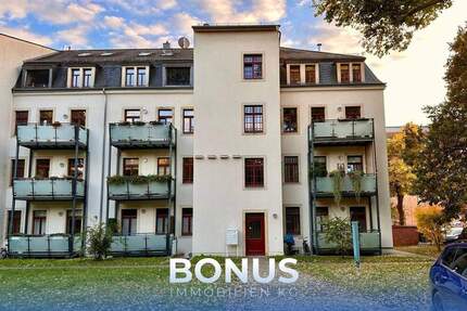 Sonnig und grün! Hochwertig sanierte Altbauwohnung mit Balkon & großem Grundstück in Dresden+++