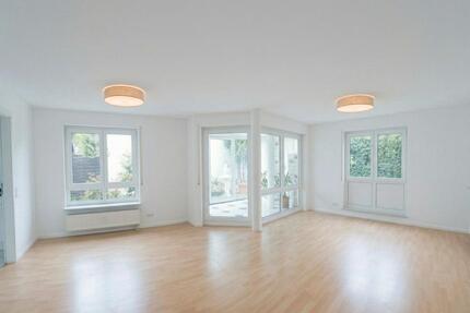 Helle, barrierefreie 3,5 Zi. EG-Wohnung mit Wintergarten&Garten - Leonberg