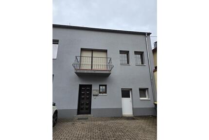Haus 140m² - 1.100,00&nbsp;EUR Kaltmiete, ca.&nbsp; 140,00&nbsp;m&sup2; in Merzig (PLZ: 66663)