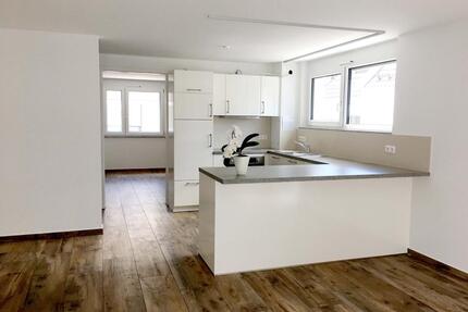 Helle 3-Zimmer-Wohnung mit Balkon & Tiefgarage - Nufringen