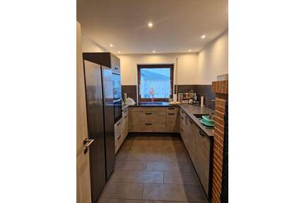 Zweifamilienhaus mit großem Garten und Einliegerwohnung im KG - Denkendorf Dörndorf