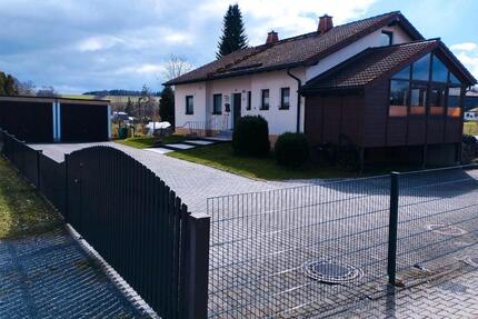 Wohnanwesen mit Pferdehaltung | 4.000 m² | Reitplatz - Thiersheim