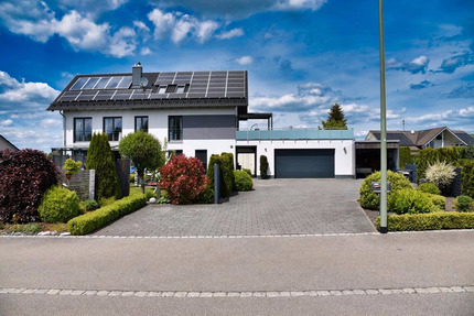 Zweifamilienhaus mit Pool, Dachterrasse, unverbaubarem Ausblick im schönen Unterallgäu - Oberschönegg