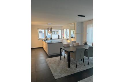 Neubau 4 Zimmer Wohnung mit Balkon EBK und Stellplätzen Nähe Ka - Bietigheim