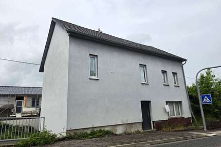 Haus zum Kaufen in Roth 170.000,00 € 180 m²