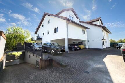 Helle 2,5 Zimmer Wohnung mit Tiefgaragenstellplatz und Terrasse - Malsch
