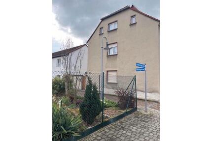 Einfamilienhaus zu verkaufen - 95.000,00&nbsp;EUR Kaufpreis, ca.&nbsp; 100,00&nbsp;m&sup2; in Lützen (PLZ: 06686)