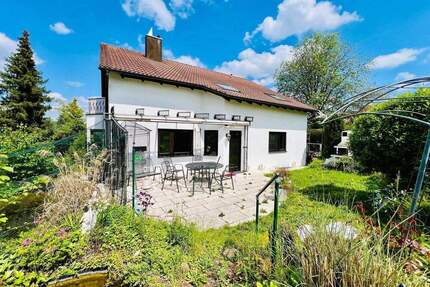 Einfamilienhaus mit ELW in toller Lage mit Gartenidyll und Doppelgarage - Schwieberdingen