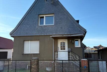 Freistehendes Haus mit Dachterrasse & 2 Garagen in ruhiger Lage - Blankenburg (Harz)