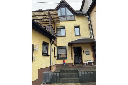 Gemütliches Haus mit Garten, Stellplätzen, Glasfasernetz - Hallgarten