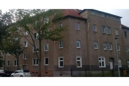 Gebäudekomplex aus 4 Mehrfamilienhäusern und Garagenhof - Merseburg