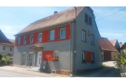 Saniertes Zweifamilienhaus in Heilsbronn -PROVISIONSFREI-