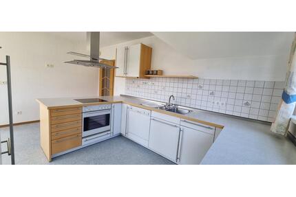 Hochwertige Wohnung mit EBK, Balkon, Garten und Garage - Melsungen