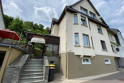 3-FH in Altenhundem! OG- und DG-Wohnung zur freien Verfügung! - Lennestadt