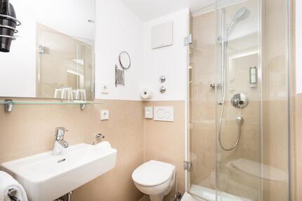 Apartment | WG Zimmer mit eigenem Bad in ehemaligem Hotel - Schwäbisch Gmünd