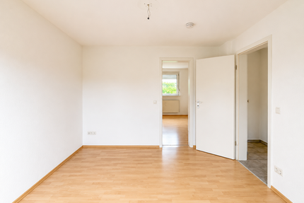 Wohnung zum Kaufen in Düsseldorf 145.000,00 € 47.07 m²