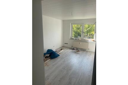 3 Zimmer Wohnung mit Balkon u. 2 Keller neu renoviert in Öhringen