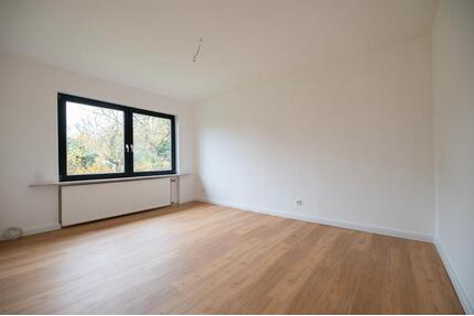 ✨ Komplett renovierte, helle 3-Zimmer-Dachgeschosswohnung im Herzen von Itzehoe ✨