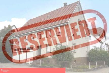 RESERVIERT: Großes Wohnhaus mit 3 XL- Garagen in Trossingen